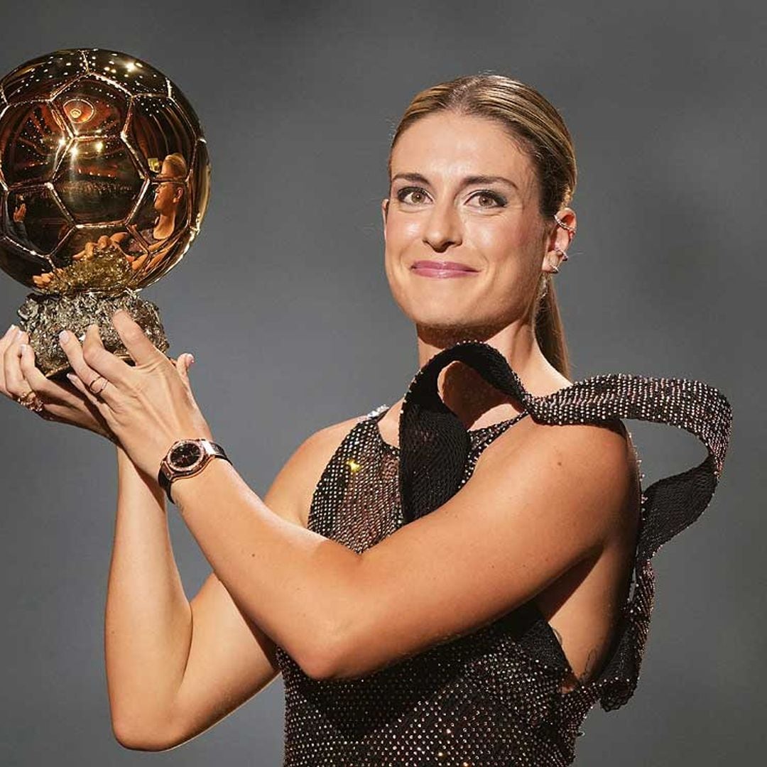 Alexia Putellas logra su segundo  Balón de Oro convertida en una 'sirena dorada'