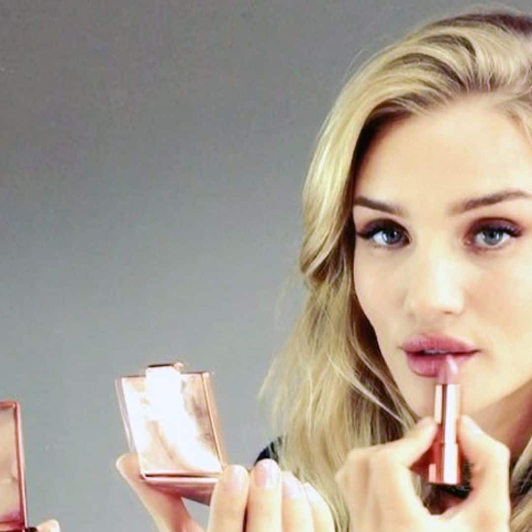 Rosie Huntington-Whiteley y los 12 productos de maquillaje que debes dominar a los 30