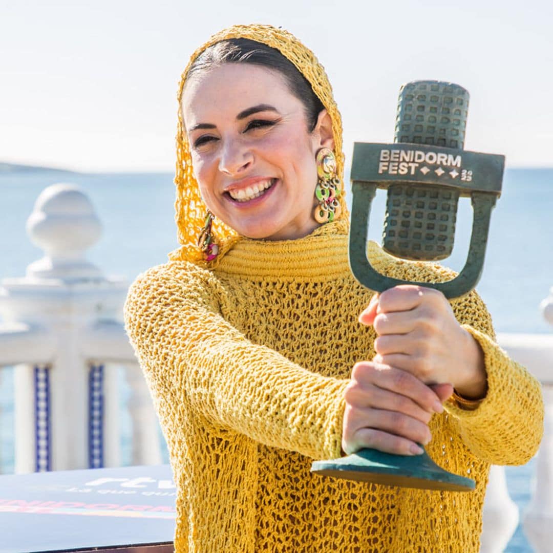 Blanca Paloma lanza un mensaje a sus fans con el trofeo del Benidorm Fest en la mano