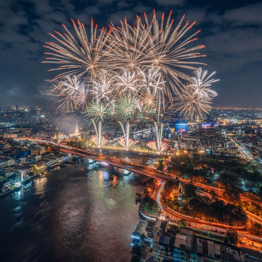 Fuegos artificiales en la celebración del Nuevo Año en Bangkok, Tailandia