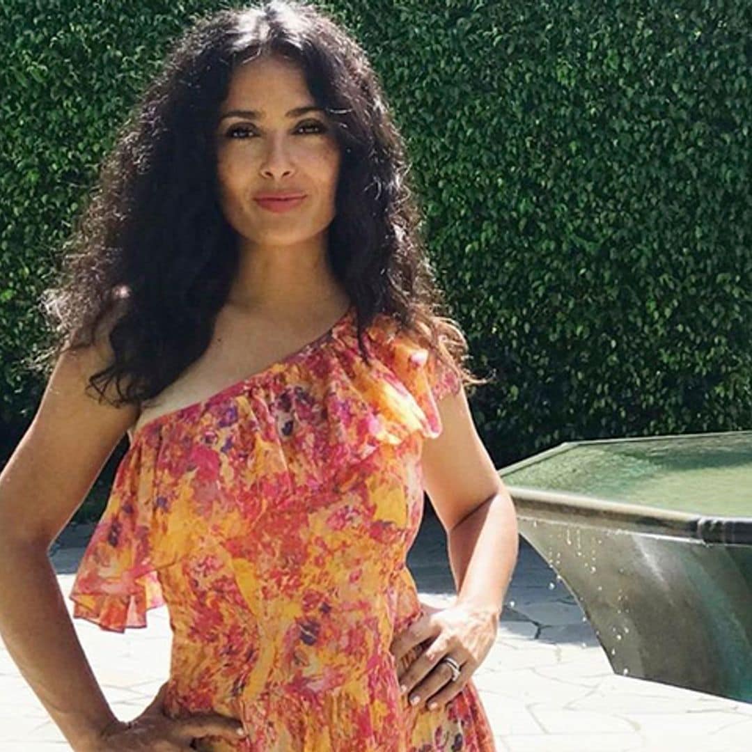 Salma Hayek impacta a sus fans con una espectacular foto en bañador