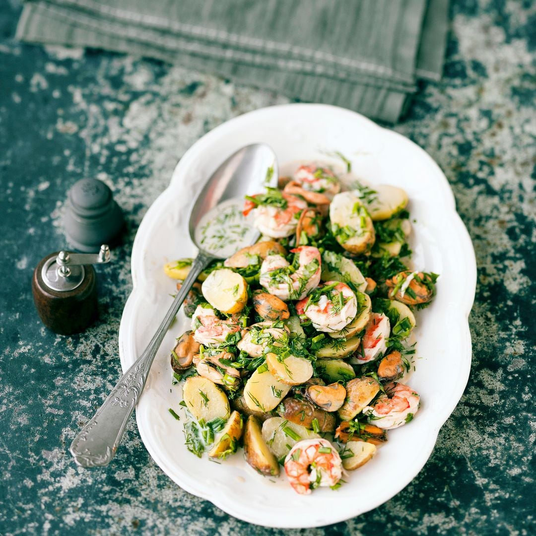 Ensalada de patata con gambas y mejillones