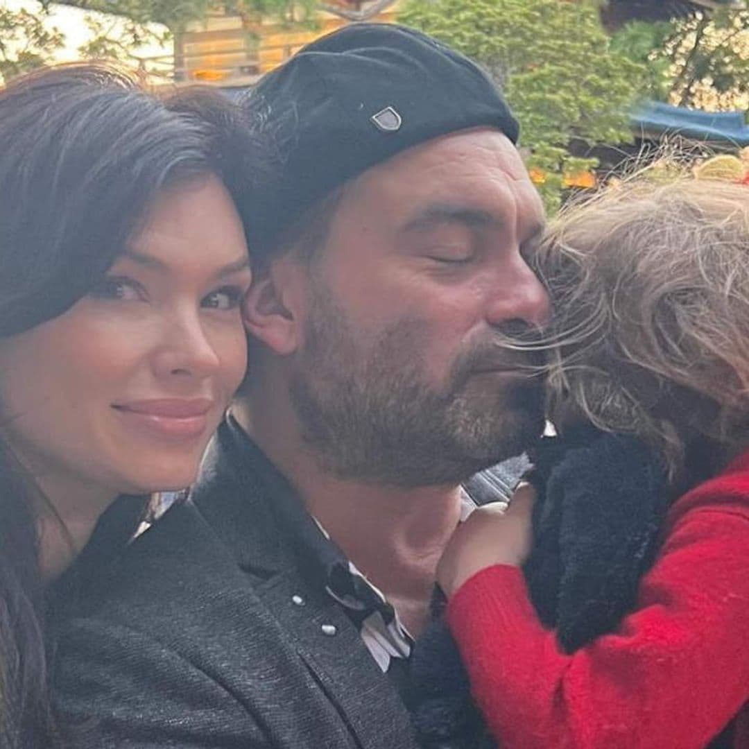 El actor Johnny Galecki se casa en secreto y da la bienvenida a su segundo hijo