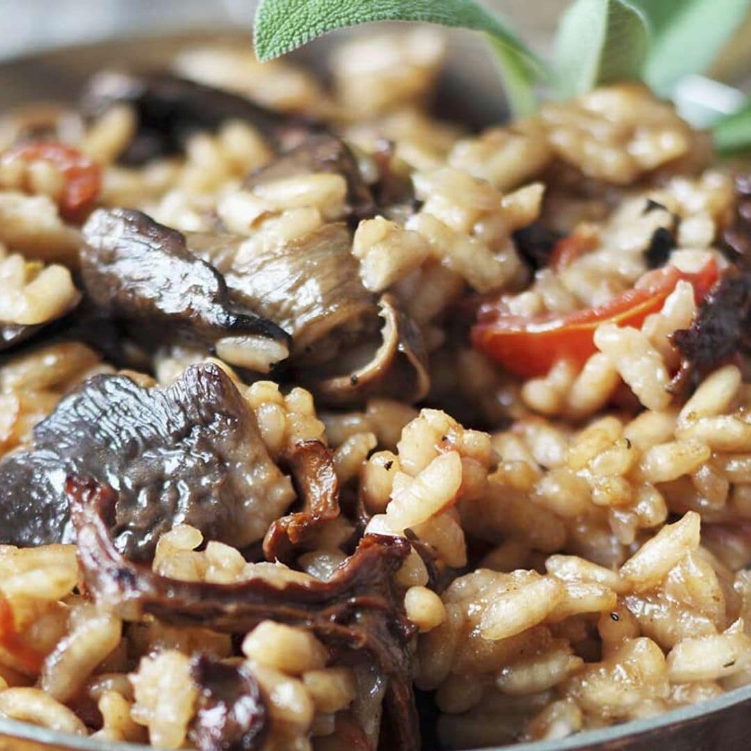 Arroz con setas y tomate