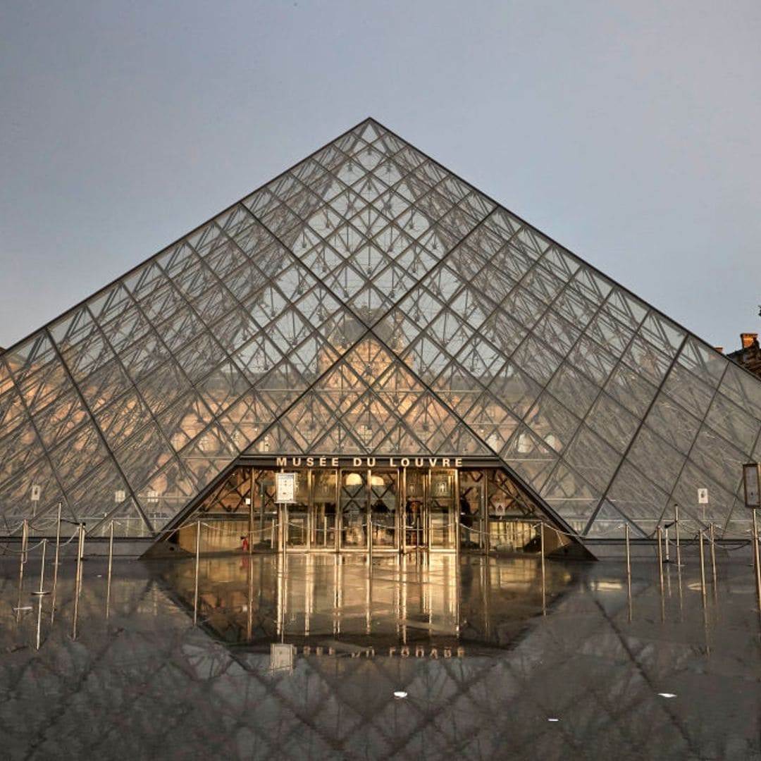 Todos sobre la primera exposición de moda en el Museo de Louvre