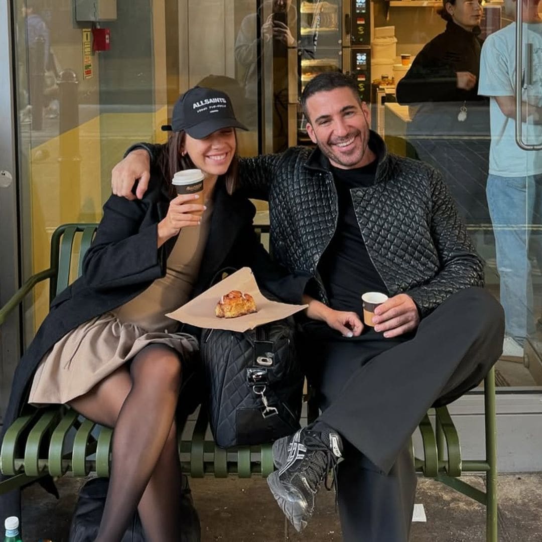 El increíble viaje de Miguel Ángel Silvestre y Rebeca Toribio en Ámsterdam entre 'tulipanes y bicicletas'