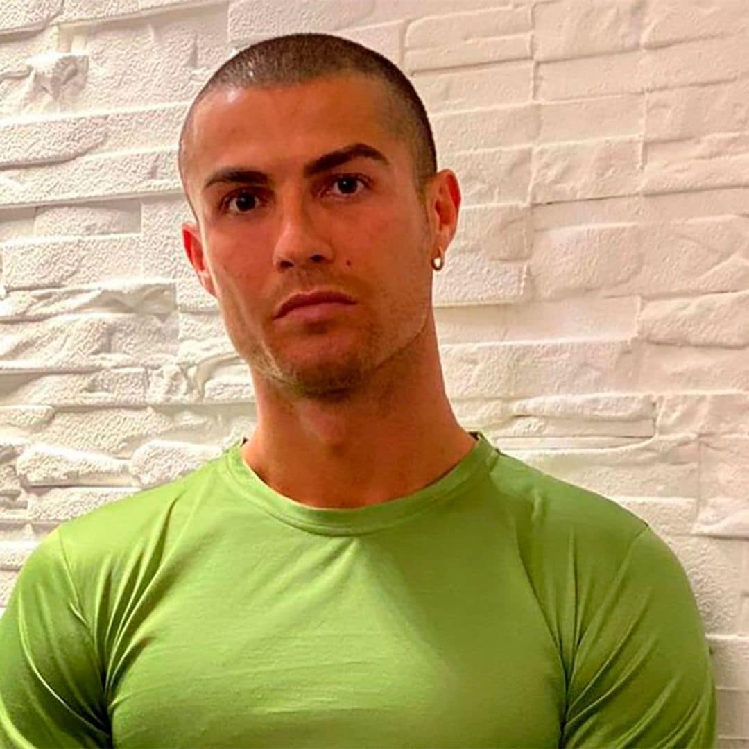 A través de cristales y con besos a distancia, así es el contacto de Cristiano Ronaldo con Georgina tras su positivo en Covid-19