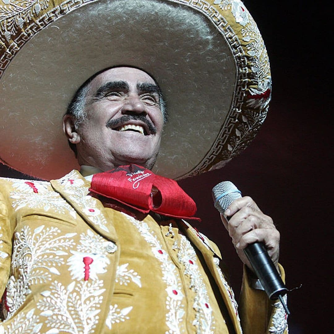 Vicente Fernández se encuentra con sedación mínima y depende de ventilación para respirar