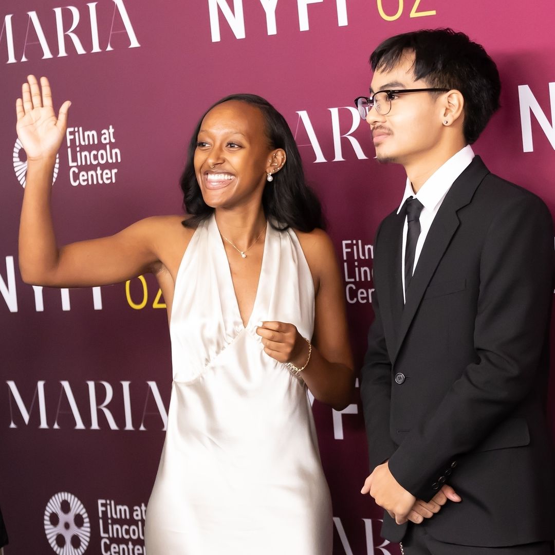 Zahara y Maddox acompañan a su madre, Angelina Jolie, en el estreno de la película 'Maria' en el New York Film Festival el 29 de septiembre de 2024