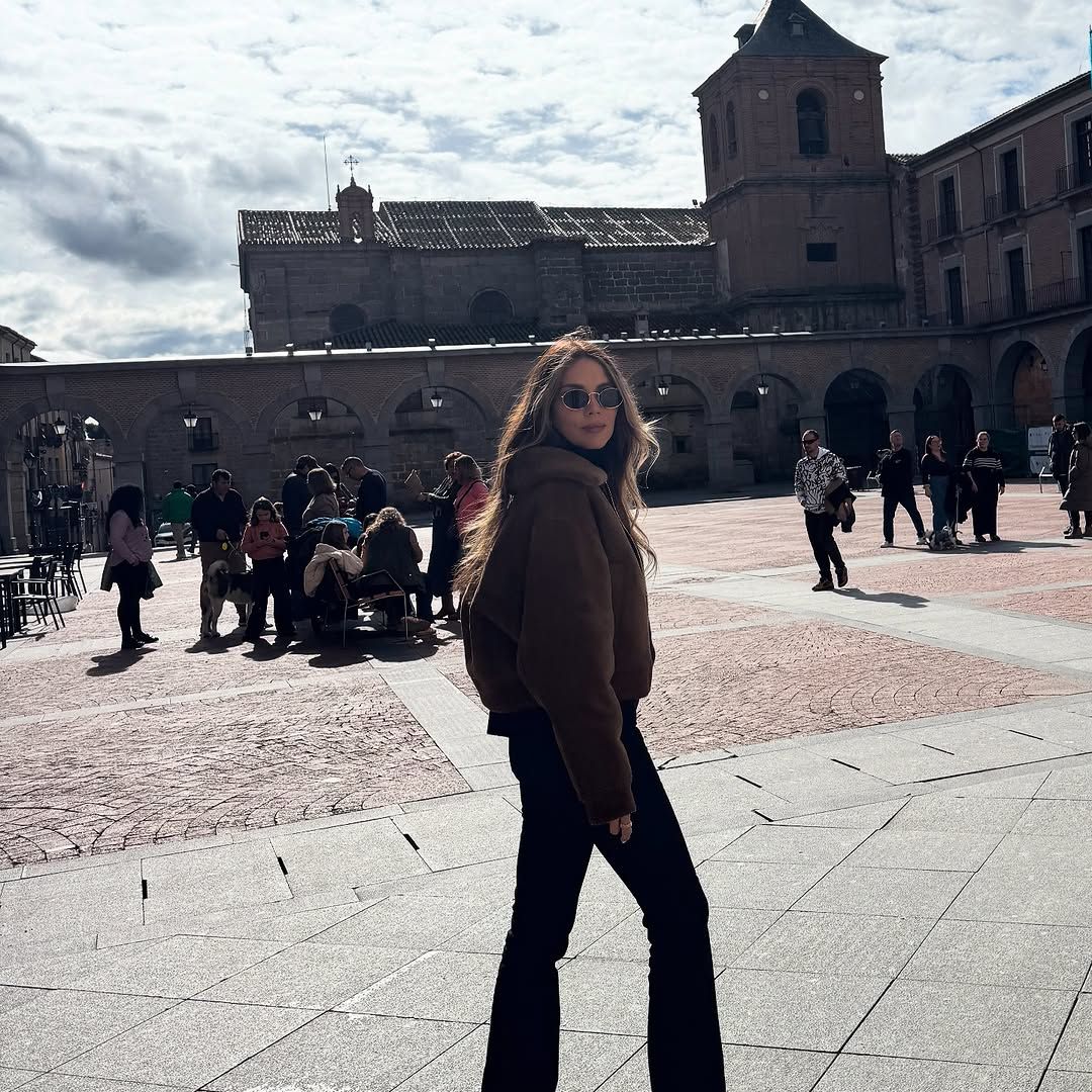 Arcos e iglesia de San Juan en la plaza de la Victoria o Mercado Chico.