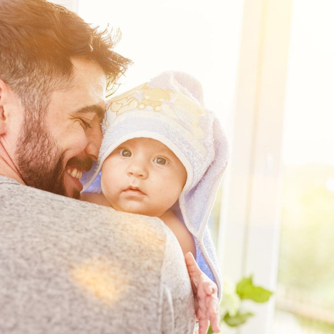 Ojos, nariz, orejas... ¿sabes cómo limpiar la carita de tu bebé?