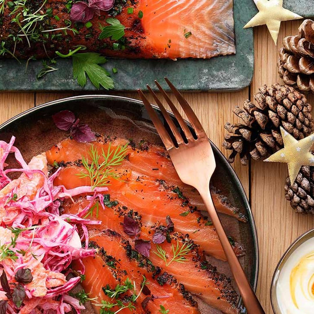 Salmón ahumado con costra de hierbas