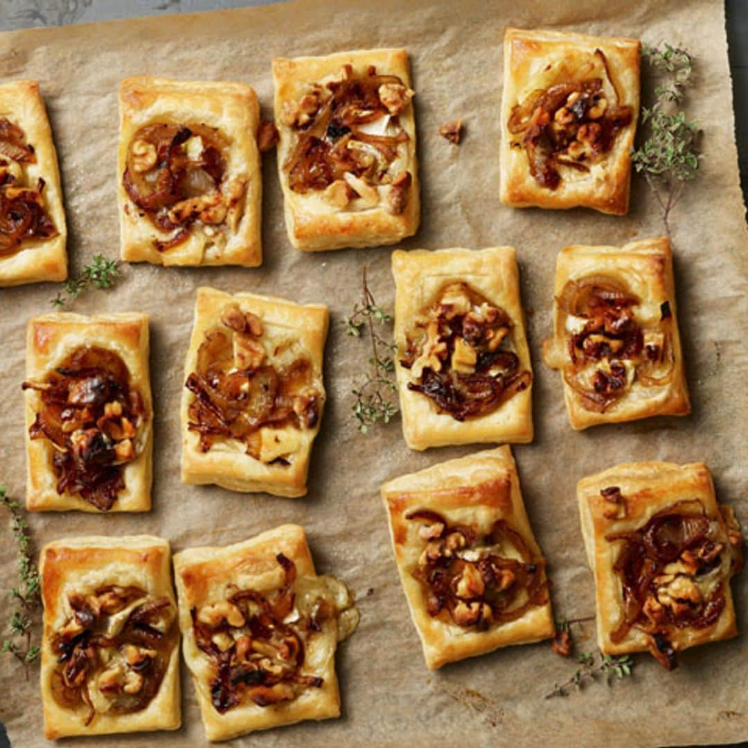 Tartatelas de hojaldre con pera, nueces y gorgonzola