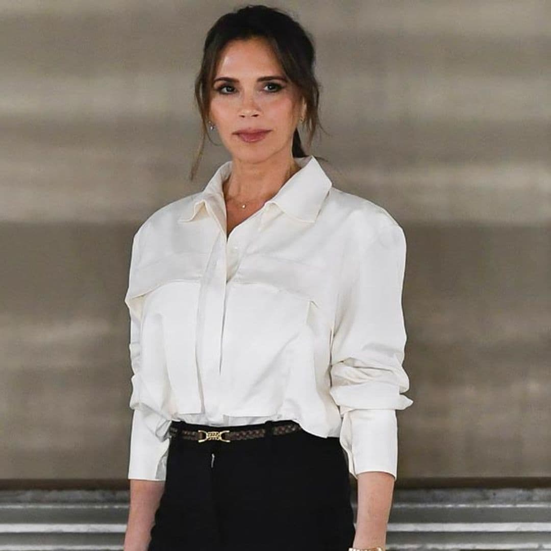 Victoria Beckham presenta su nueva colección: melenas rectas, botas de purpurina y otras sorpresas