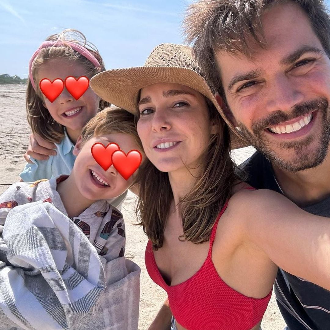 Marc Clotet y Natalia Sánchez, día de playa en familia con sus hijos Lia y Neo, ¡qué mayores están!