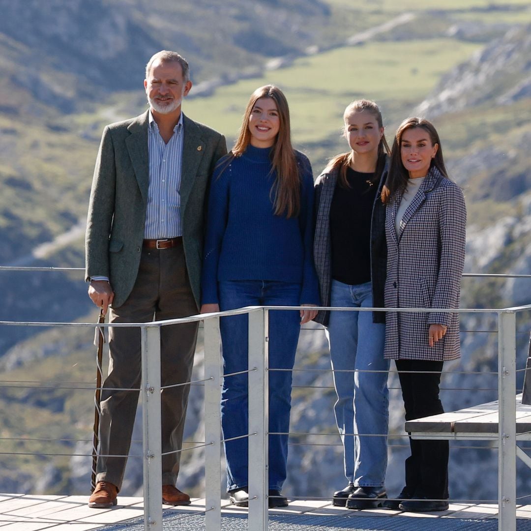 Leonor recorre el corazón de los Picos de Europa para conocer el Pueblo Ejemplar junto a los Reyes y Sofía