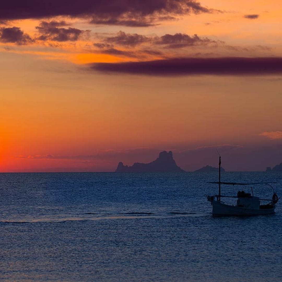 Buscando la puesta de sol en kayak por la isla de Formentera