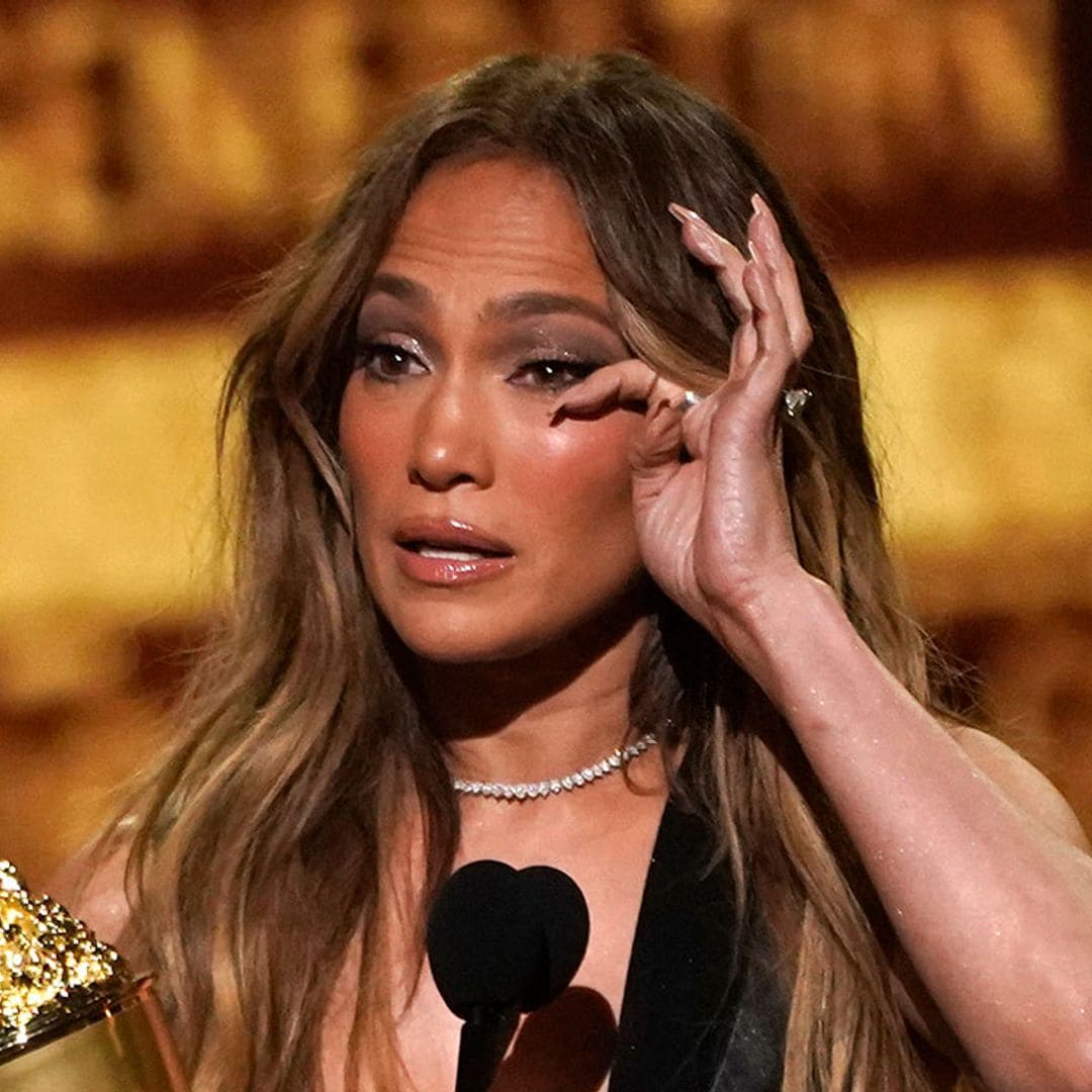 Jennifer Lopez llora al recibir su último galardón y le manda un mensaje a su prometido Ben Affleck