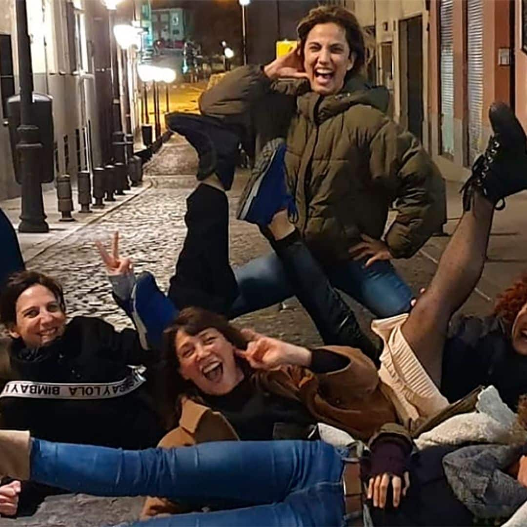 La fiesta improvisada de Toni Acosta y Malena Alterio en la que acabaron literalmente 'por los suelos'