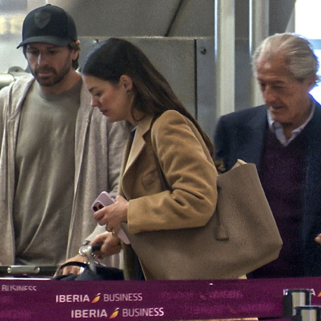 El viaje en familia de Isabelle Junot con Álvaro Falcó, su padre y la pequeña Philippa a las puertas de fin de año