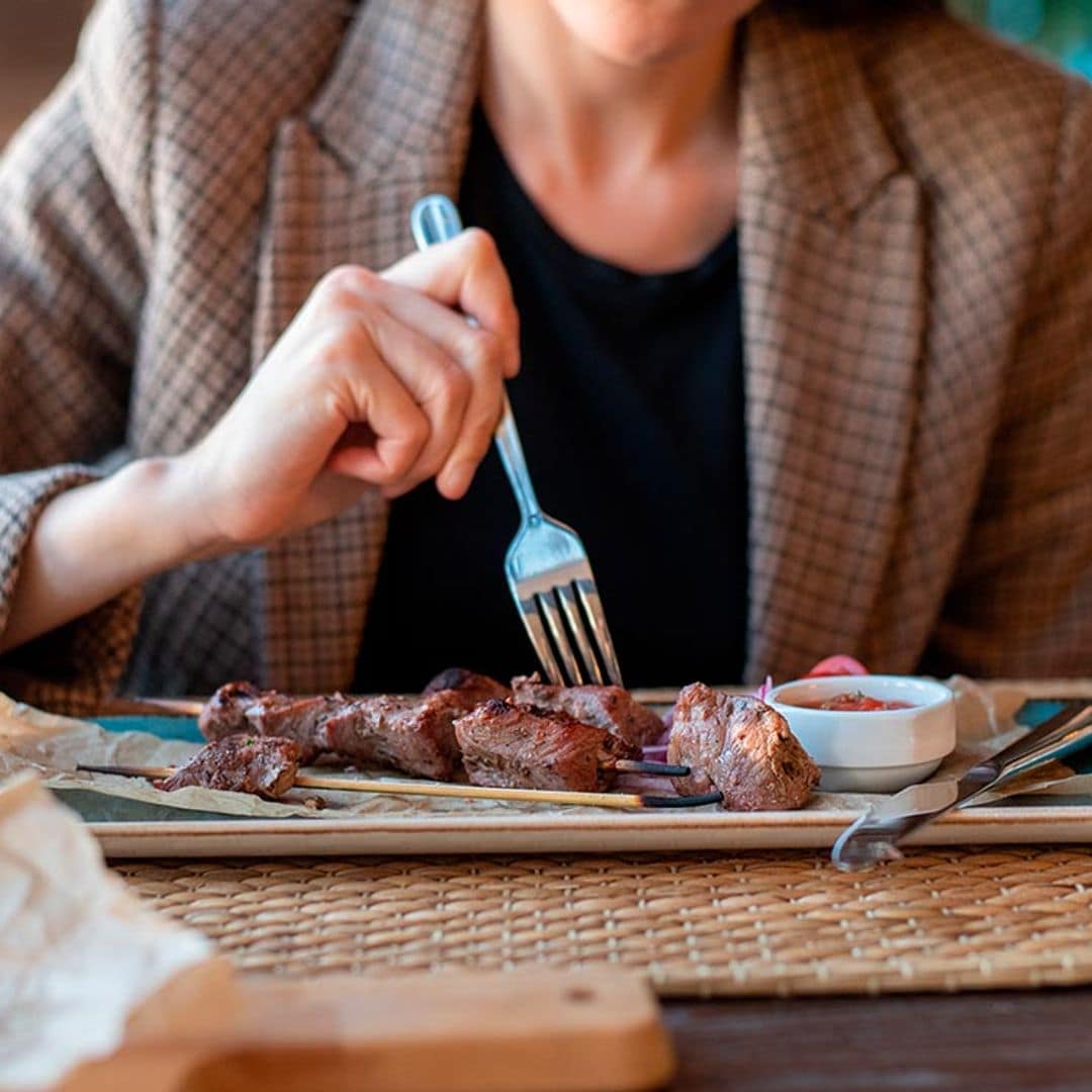 Esto es lo que dice la ciencia sobre los alimentos cancerígenos