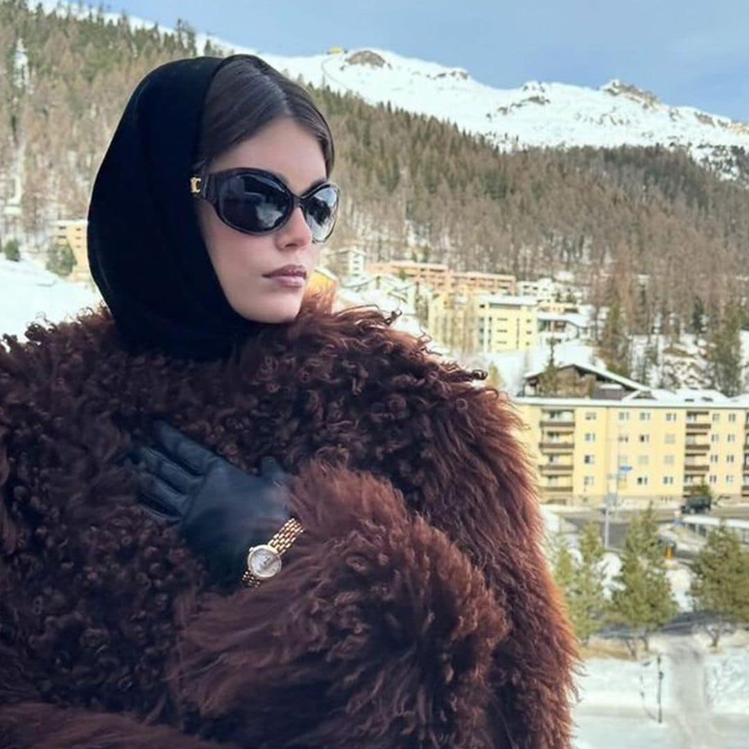 Kaia Gerber se suma a la tendencia 'Mob Wife' con un lookazo de alto impacto en St. Moritz