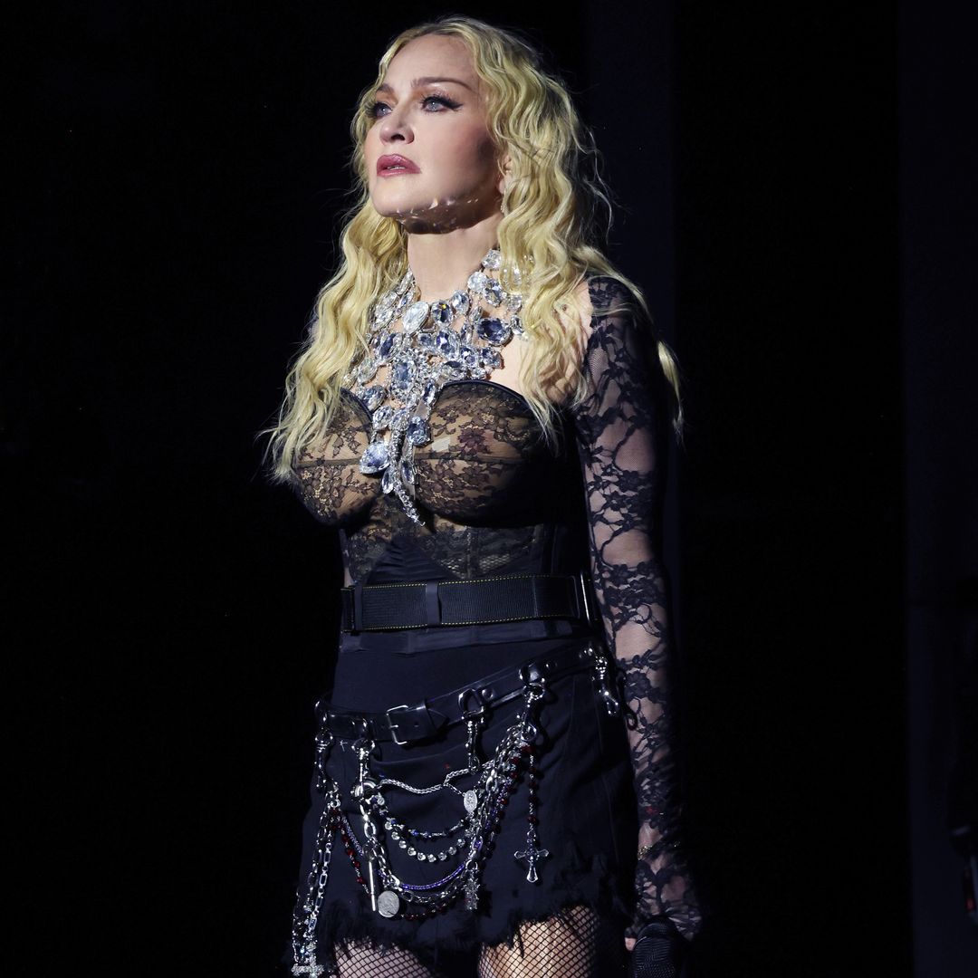 La emotiva visita de Madonna a las tumbas de su hermano Christopher y su madre