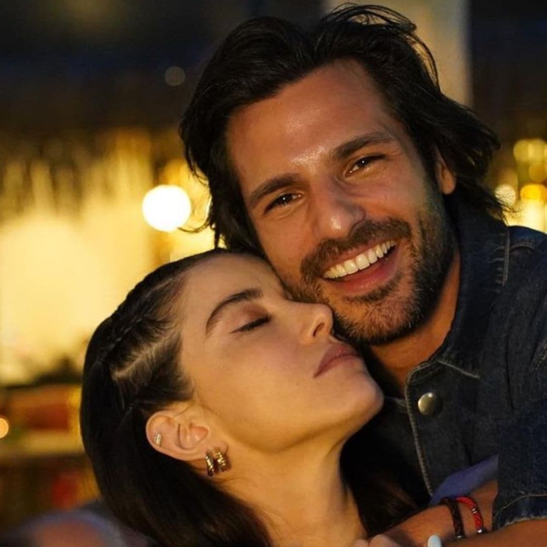 Las dos bodas que van a celebrar Özge Gürel y Serkan Çayoğlu y el 'mal trago' del novio durante la pedida de mano