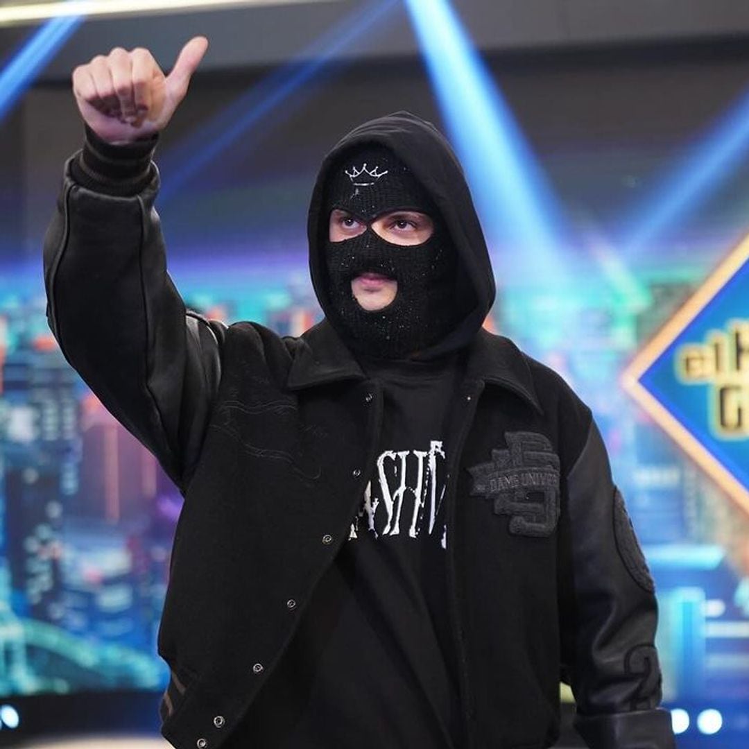 El influencer enmascarado Ceciarmy recibe una llamada sorpresa en 'El Hormiguero' que le deja sin palabras