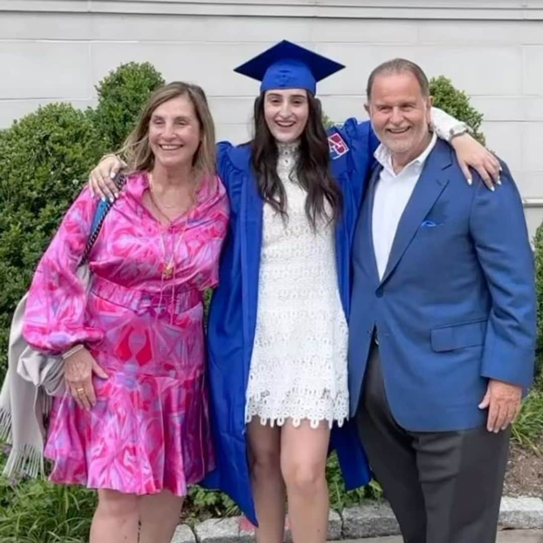 Raúl de Molina con su esposa Mily en la graduación de Mía