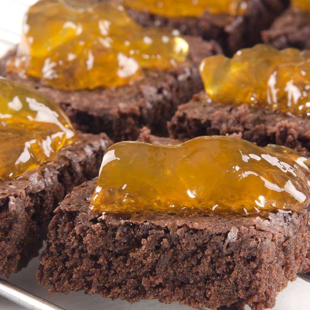 'Brownie' de chocolate con mermelada de melocotón al whisky