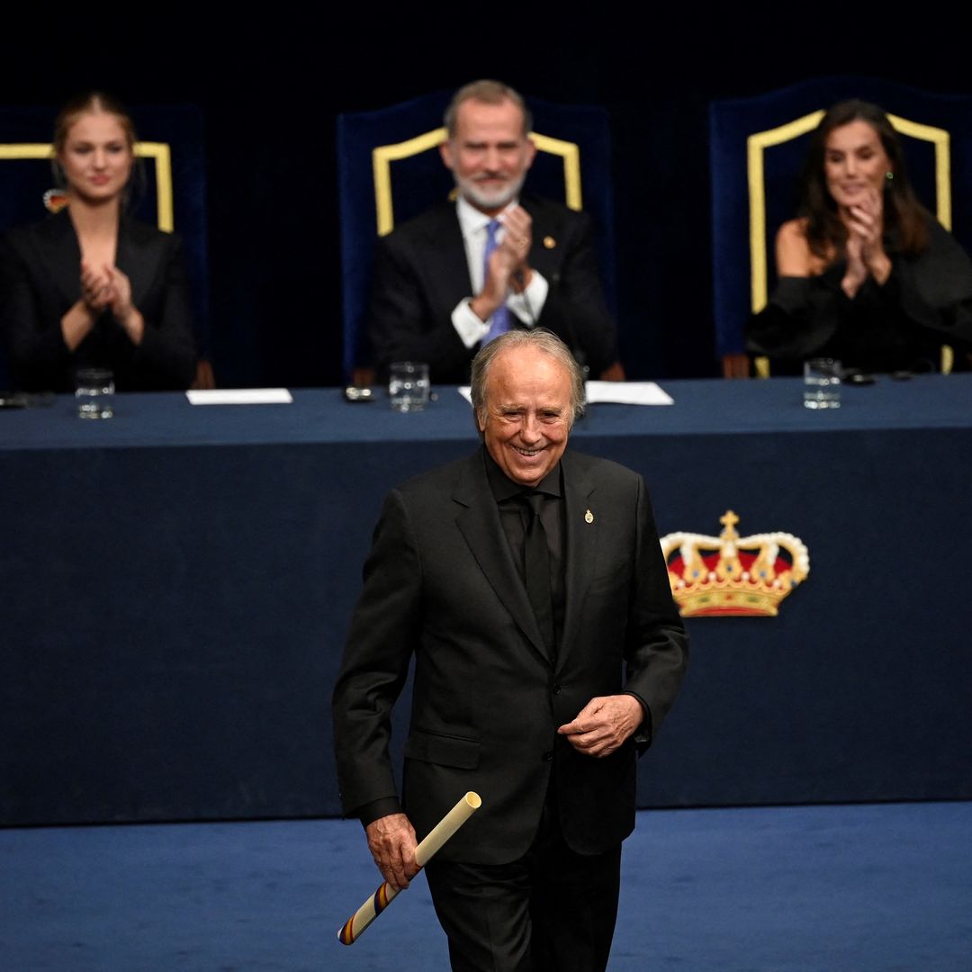 Joan Manuel Serrat emociona con su música y se emociona con las palabras de Leonor