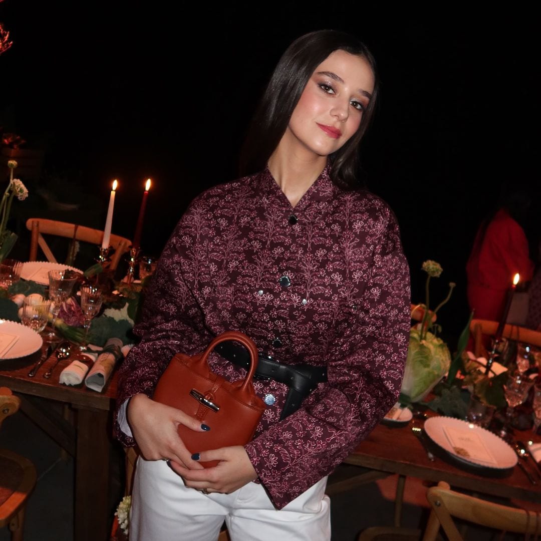 Victoria de Marichalar, la invitada más elegante con chaqueta floral y pantalón blanco en una exclusiva cena