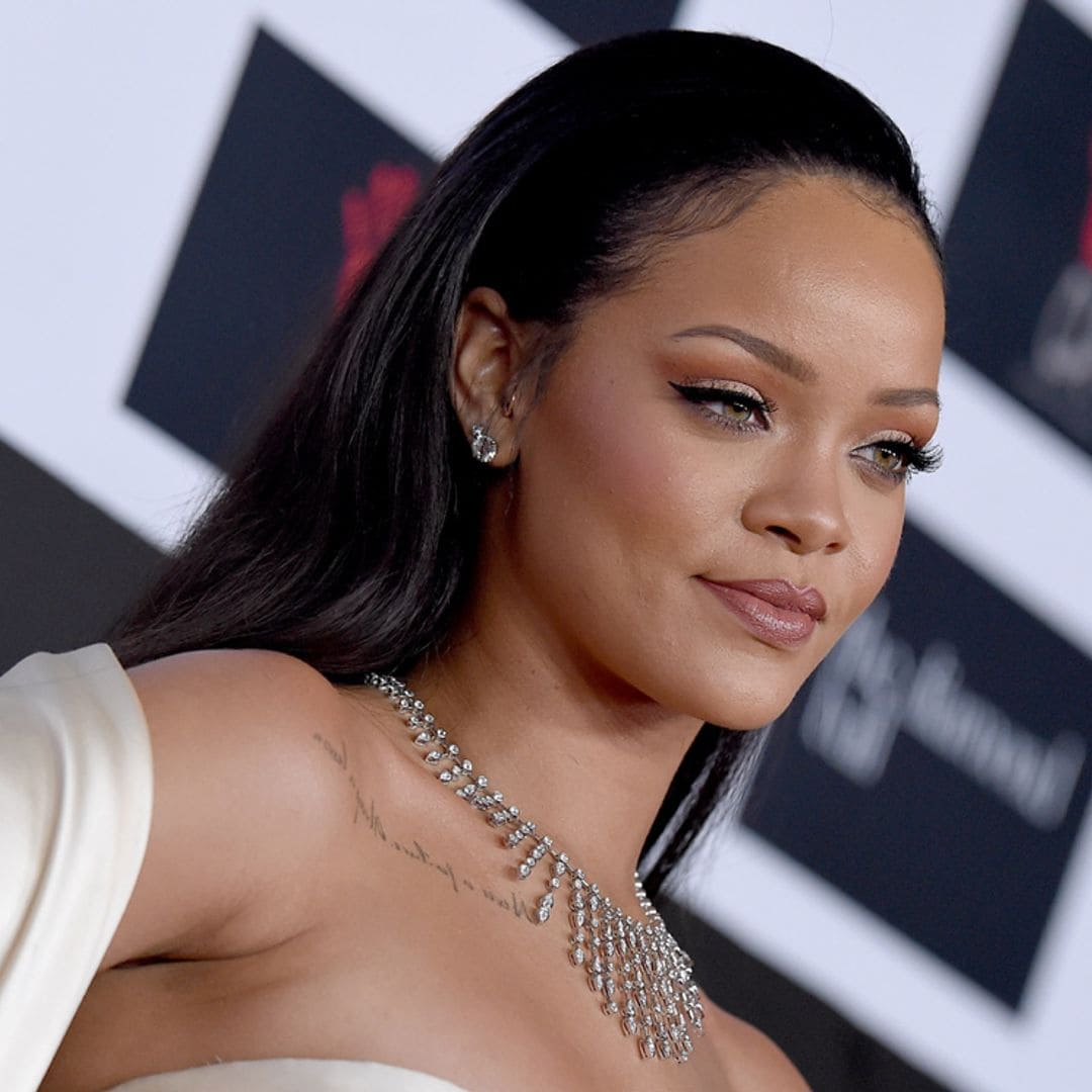 Rihanna embarazada vuelve a convertirse en la reina de las botas XXL