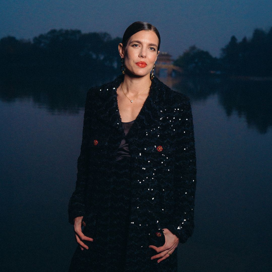 Carlota Casiraghi y más invitadas estilosas en el exclusivo desfile de Chanel en China