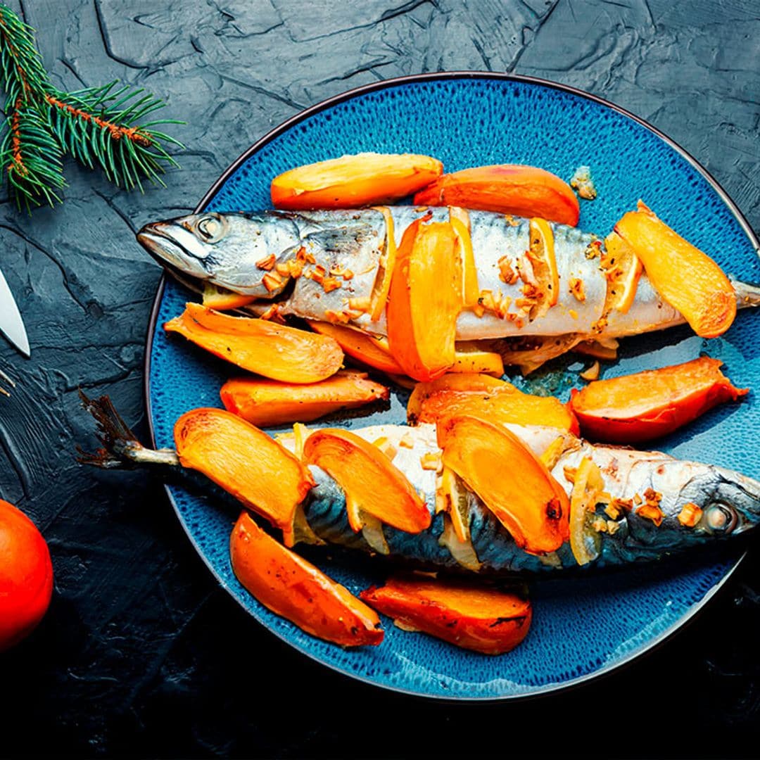 Caballas con naranja y caqui al horno