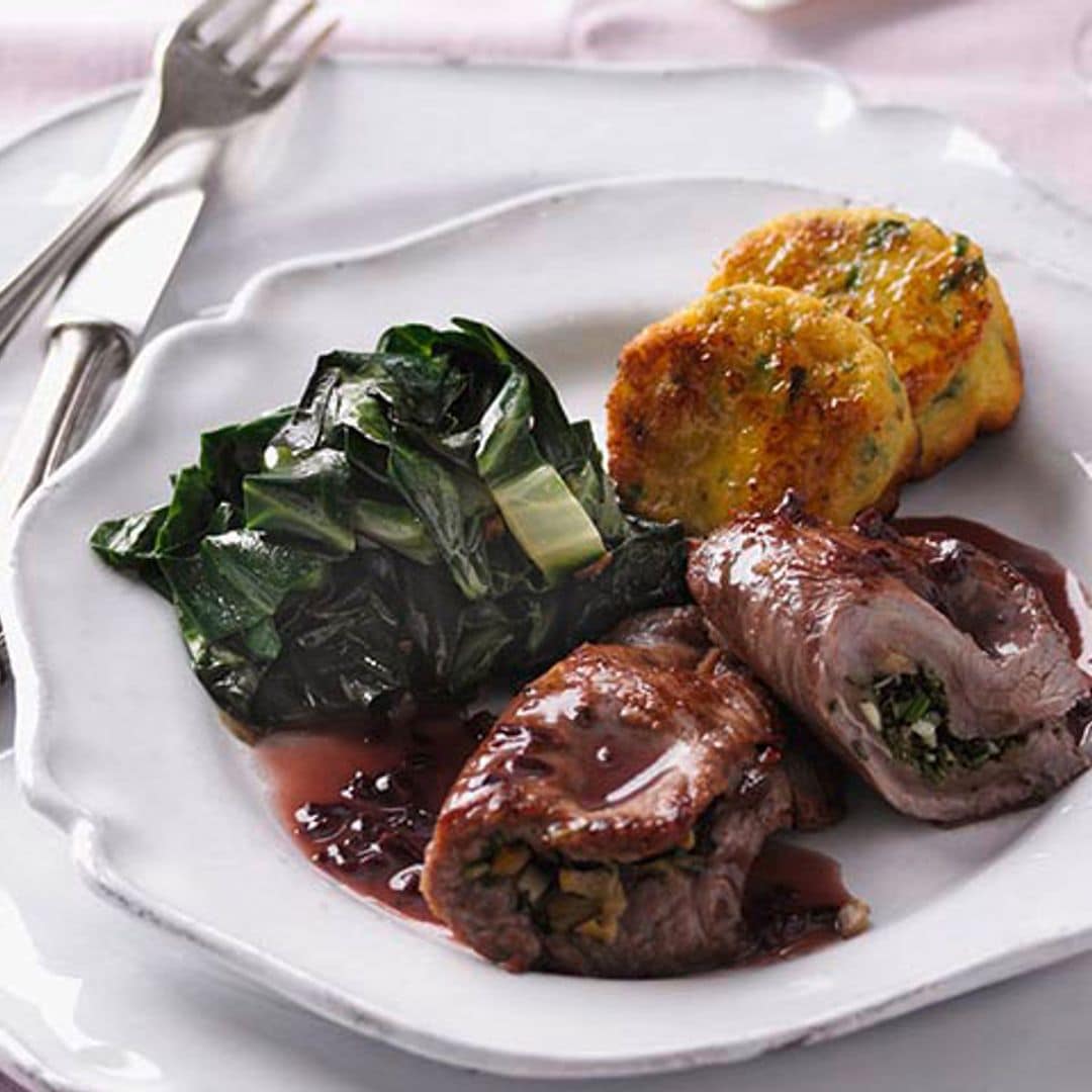 Chuletas de cordero rellenas con albóndigas de acelgas y patatas