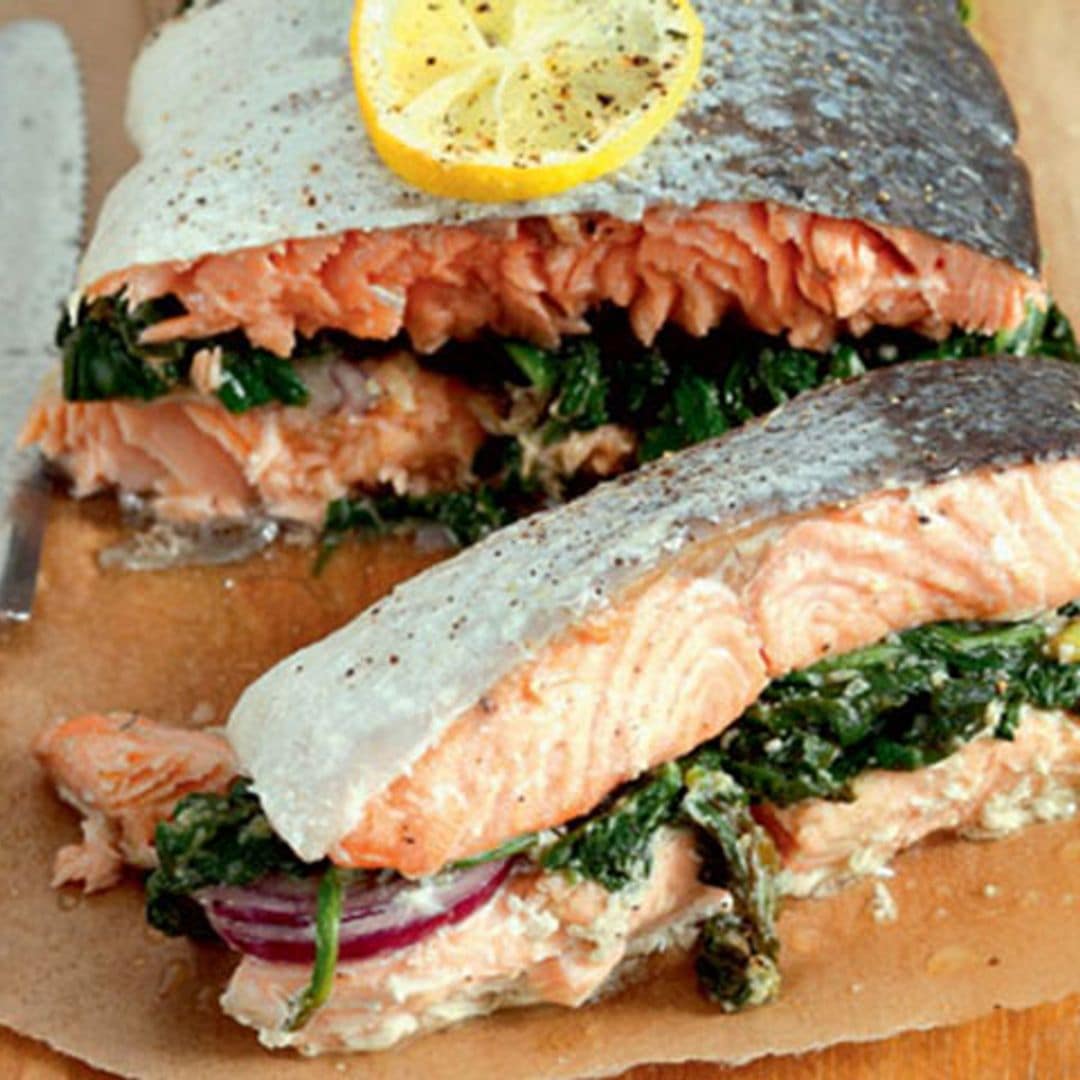 Salmón al horno relleno de verduras