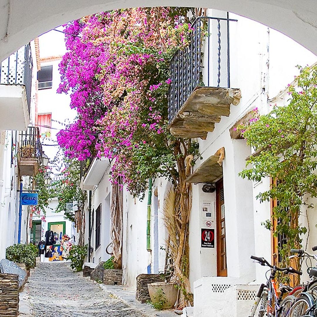 Cadaqués, un blanquísimo caserío en la Costa Brava