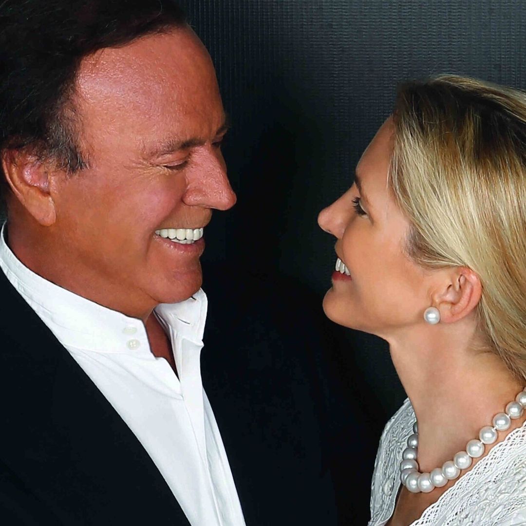 Julio Iglesias nos descubre el talento secreto de Miranda como cantante