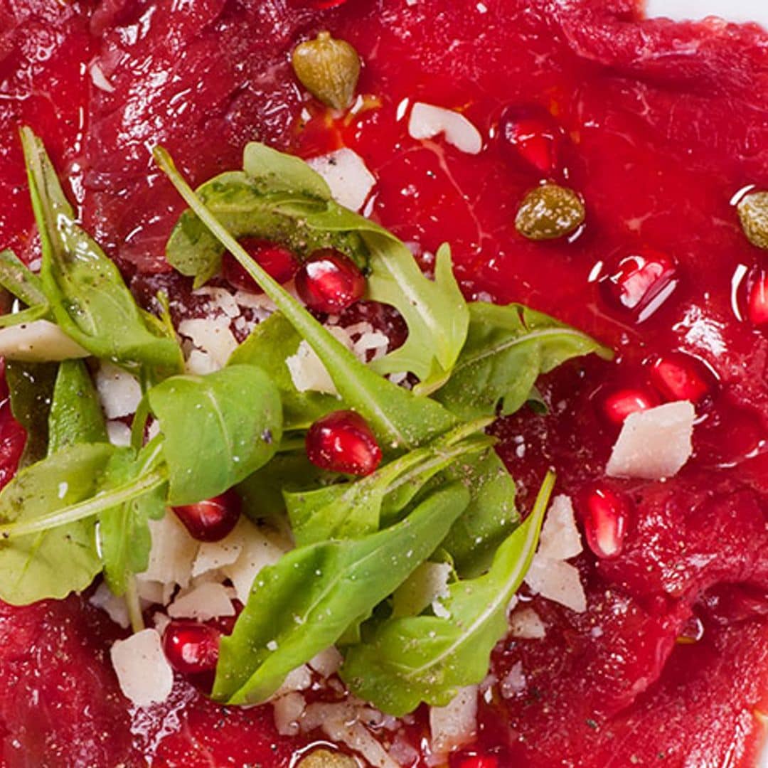 Carpaccio de buey con granada