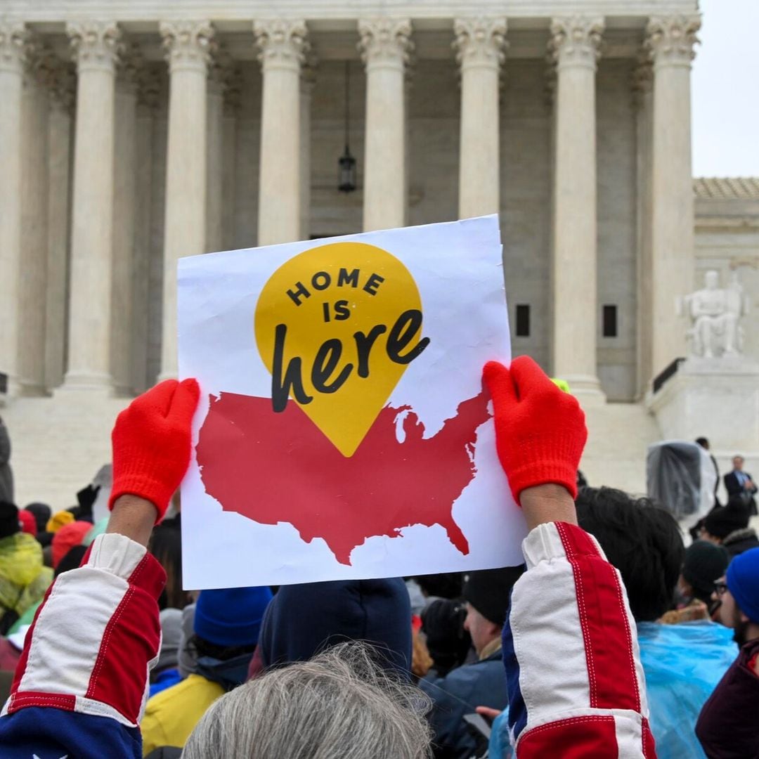 Diane Guerrero, Becky G y otros artistas reaccionan al fallo de la Corte Suprema sobre el DACA