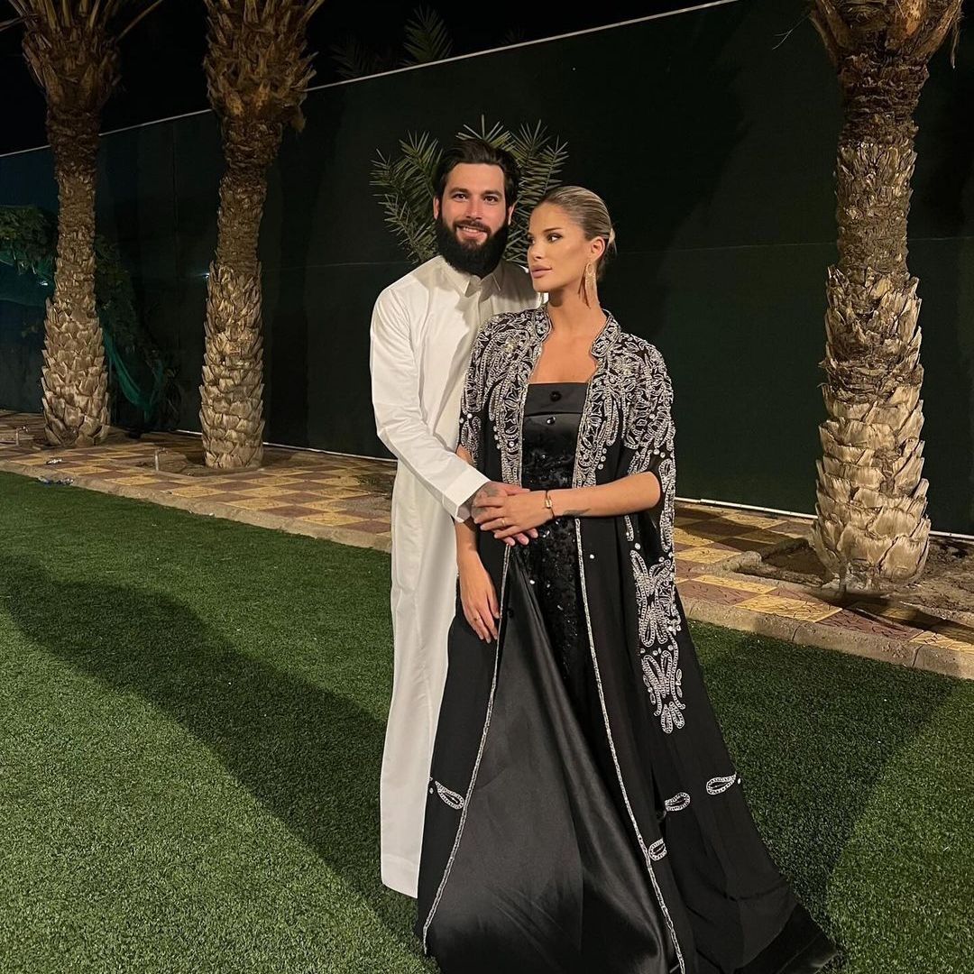 La boda sorpresa de Jota Peleteiro en Arabia Saudí con la modelo Ajla Etemovic cinco meses después de su conversión al Islam