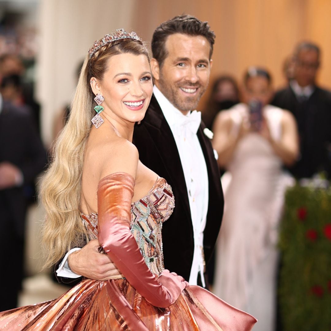 De la ficción a la realidad: los estilismos que han convertido a Blake Lively en un icono