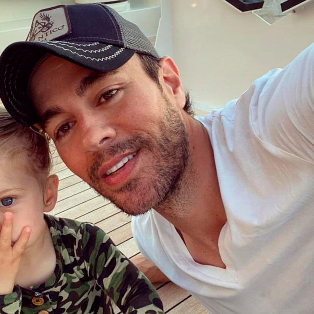 ¡Pura alegría! El baile de la niña de Enrique Iglesias al escuchar el nuevo disco de su padre