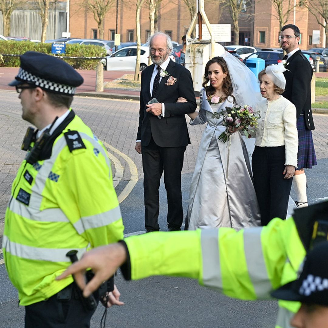 Las llamativas imágenes de la boda en prisión de Julian Assange con la abogada Stella Moris