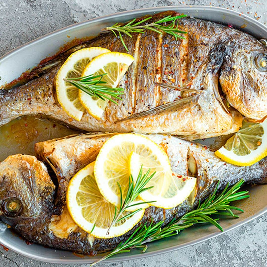 Dorada al horno a las dos pimientas