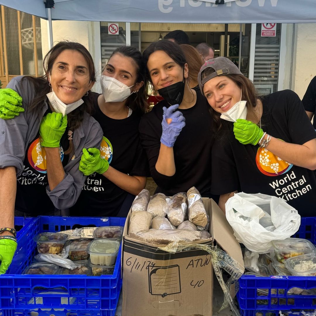 Rosalía se une a los voluntarios de Valencia con Anna Ferrer Padilla y Ana Matamoros