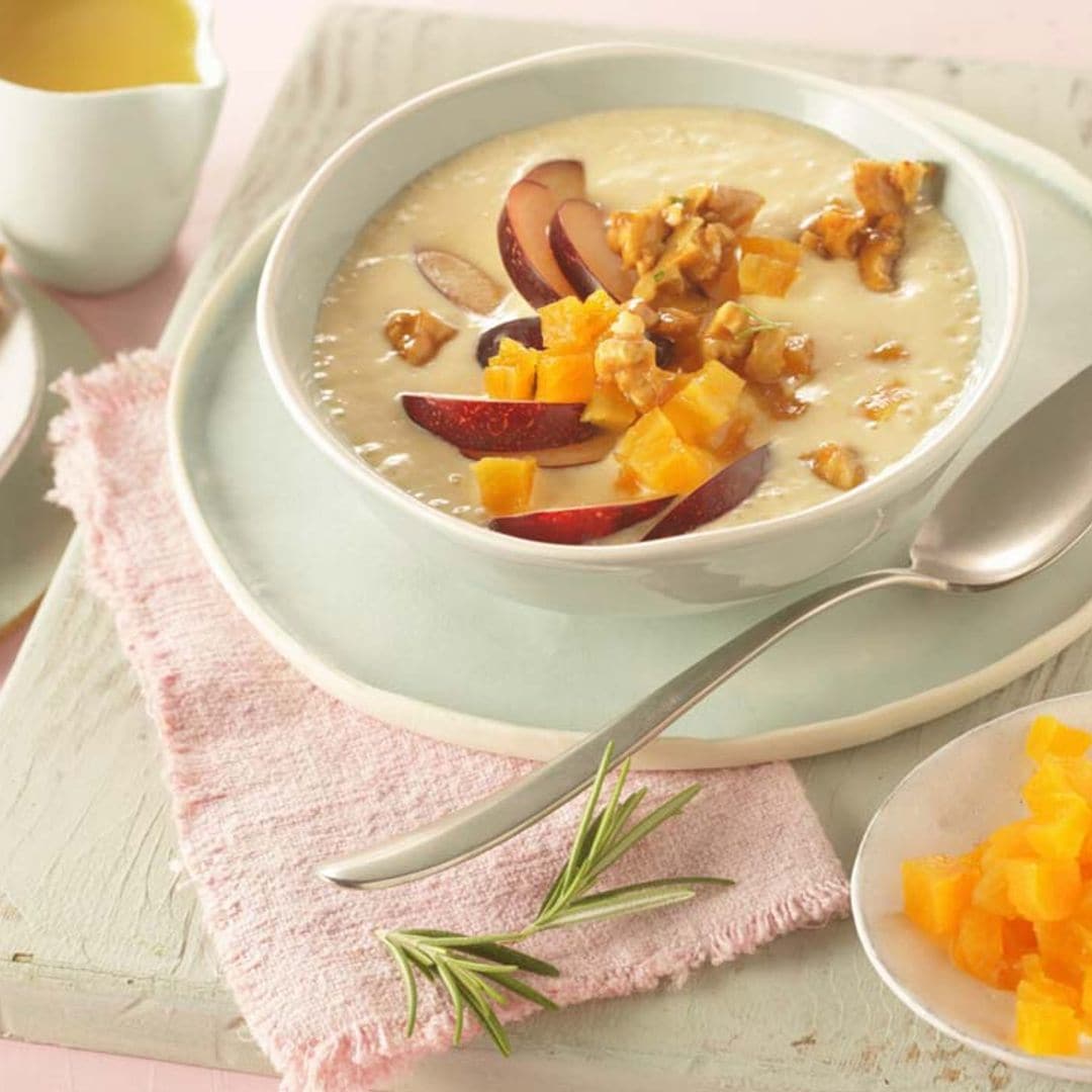 Yogur con naranja, nueces y nectarina