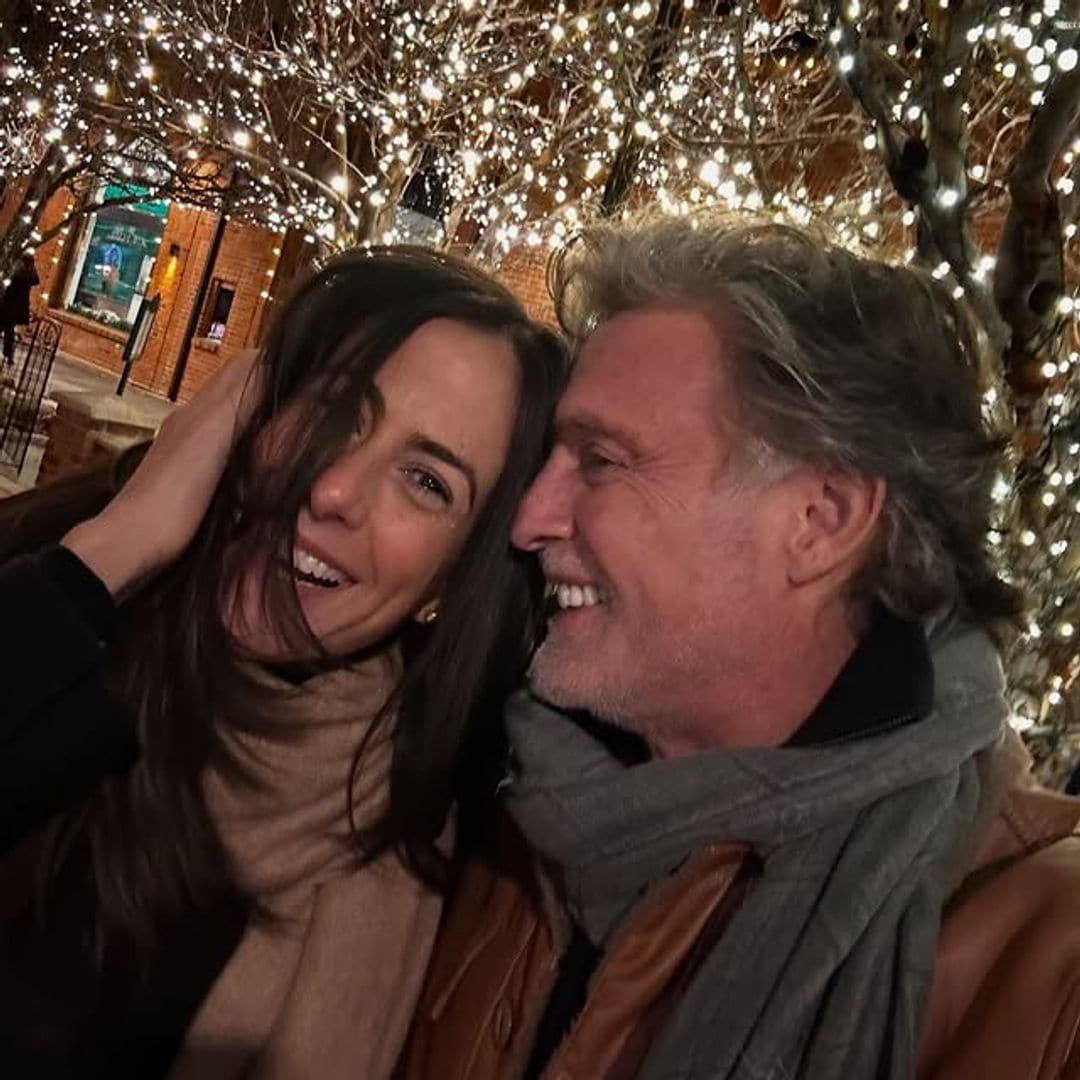 Juan Soler y Paulina Mercado vacacionan juntos en la nieve con sus respectivos hijos